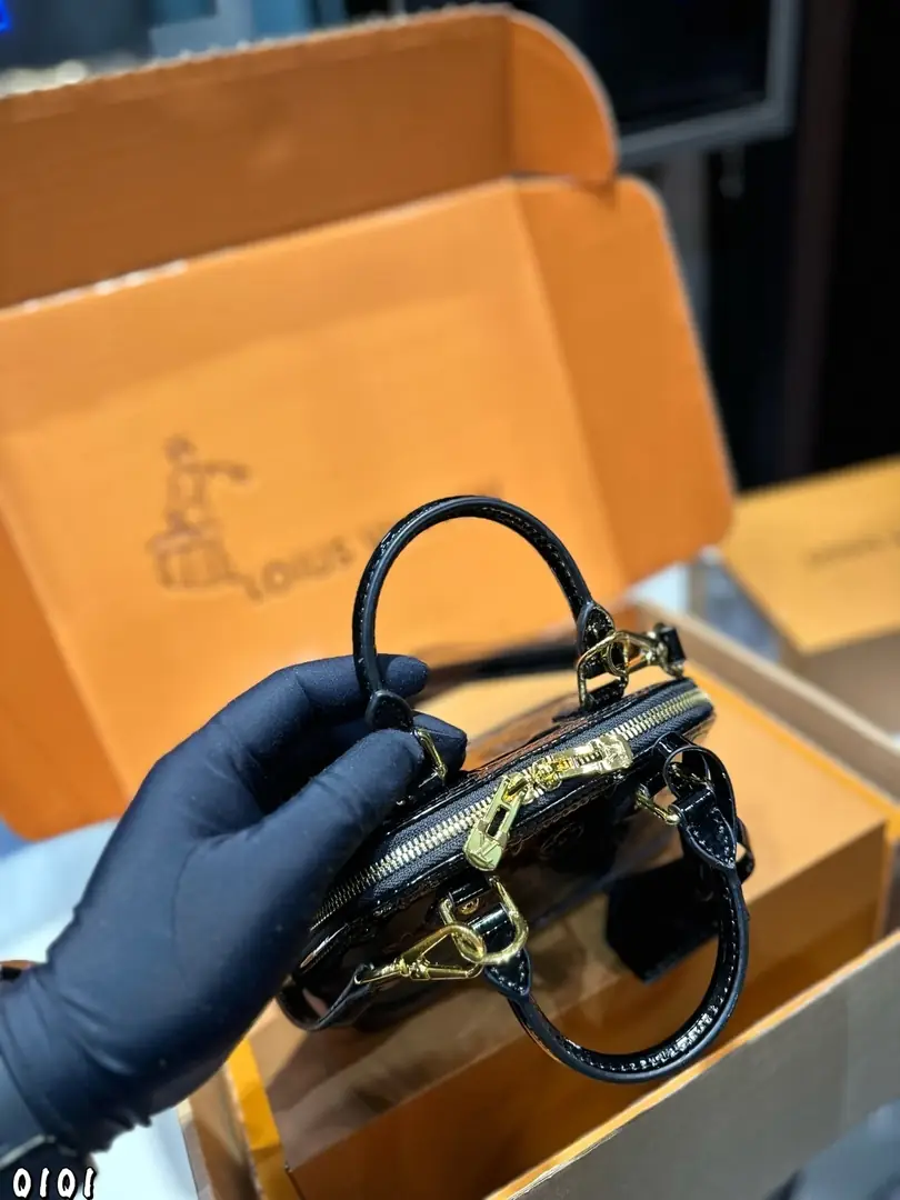 5851-59.9$-LV gallery