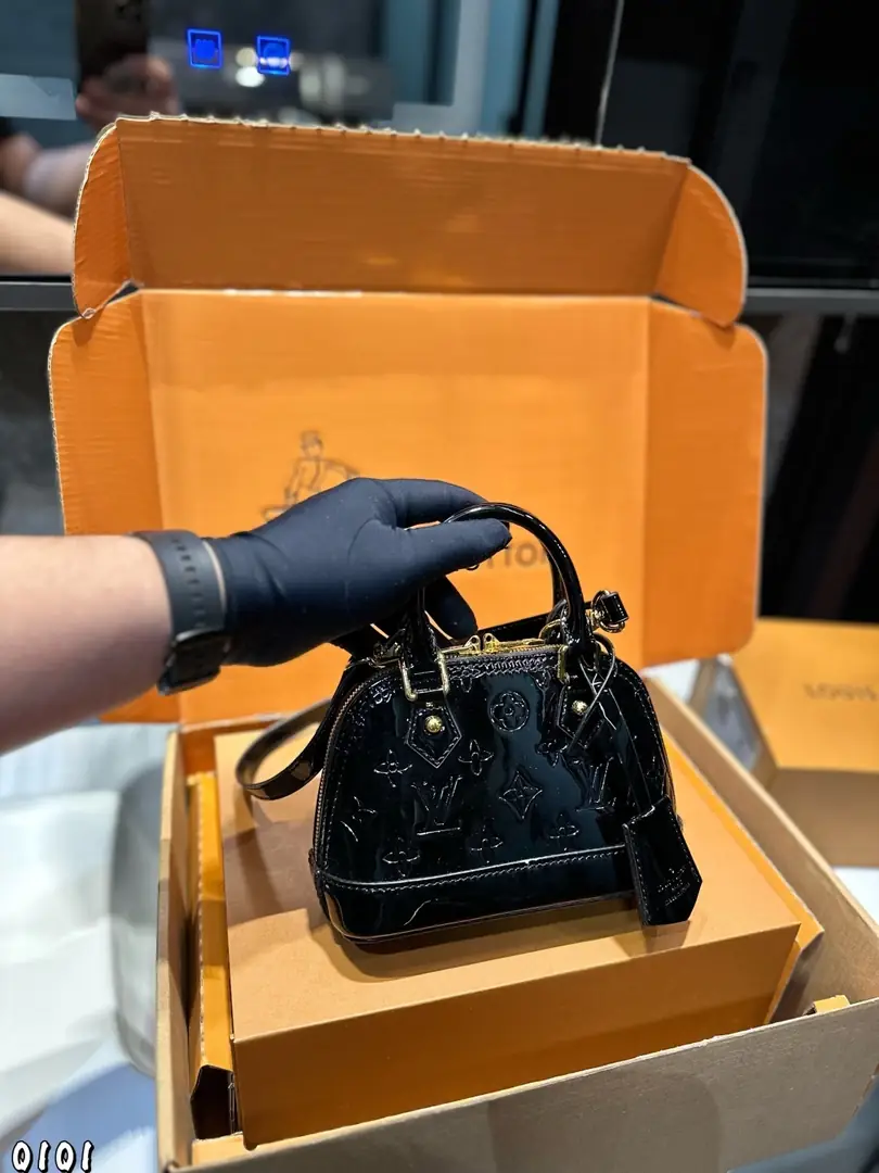 5851-59.9$-LV gallery