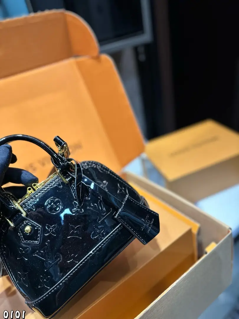 5851-59.9$-LV gallery