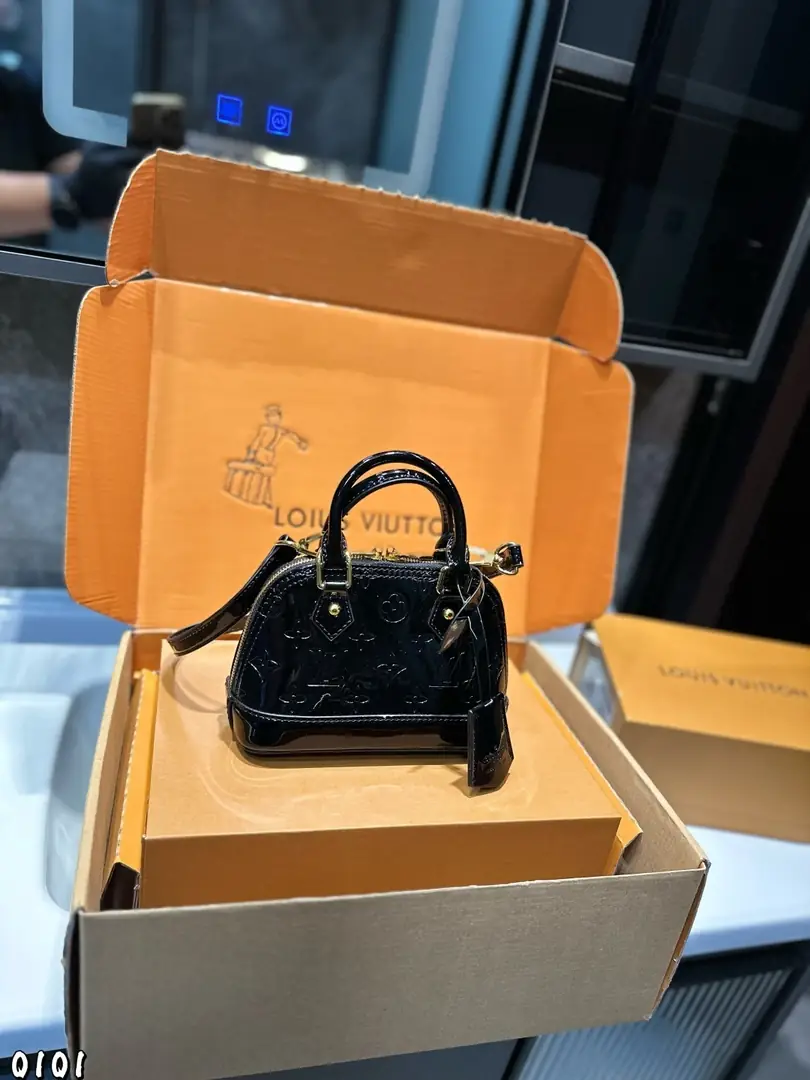 5851-59.9$-LV gallery