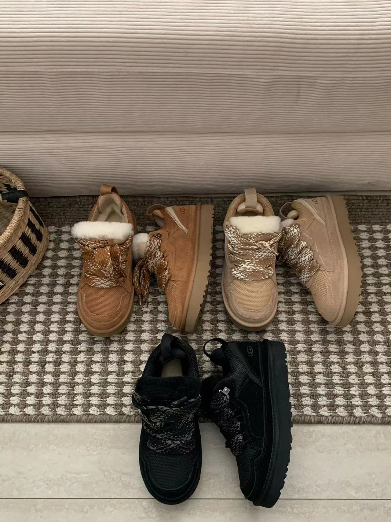 5969-85$-UGG gallery