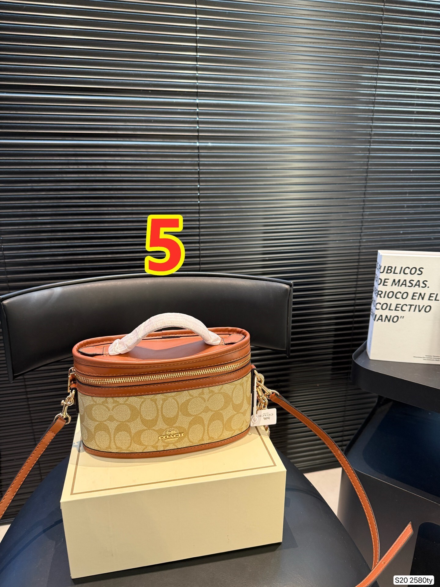 6085-59.8$-COACH gallery