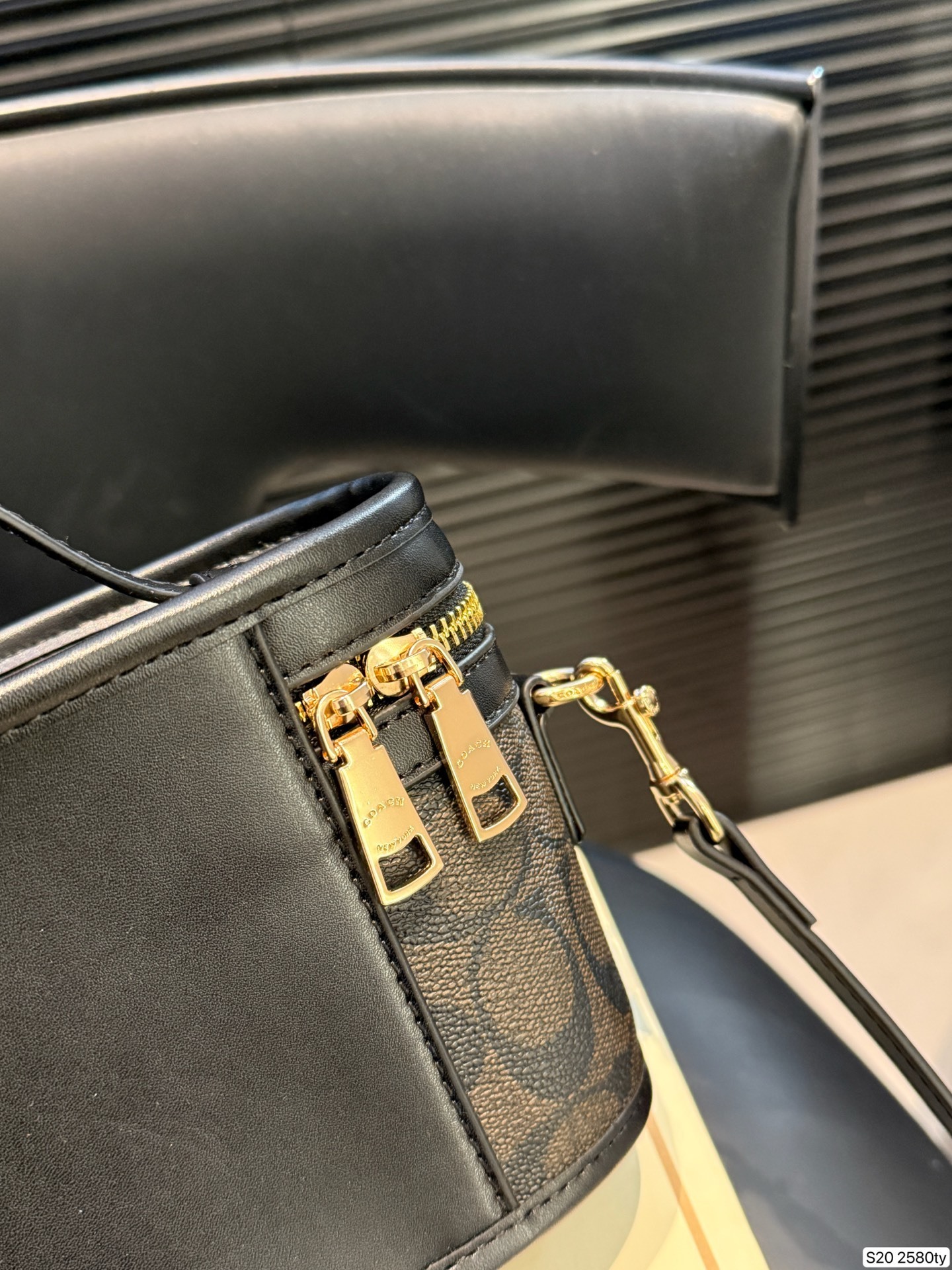 6085-59.8$-COACH gallery