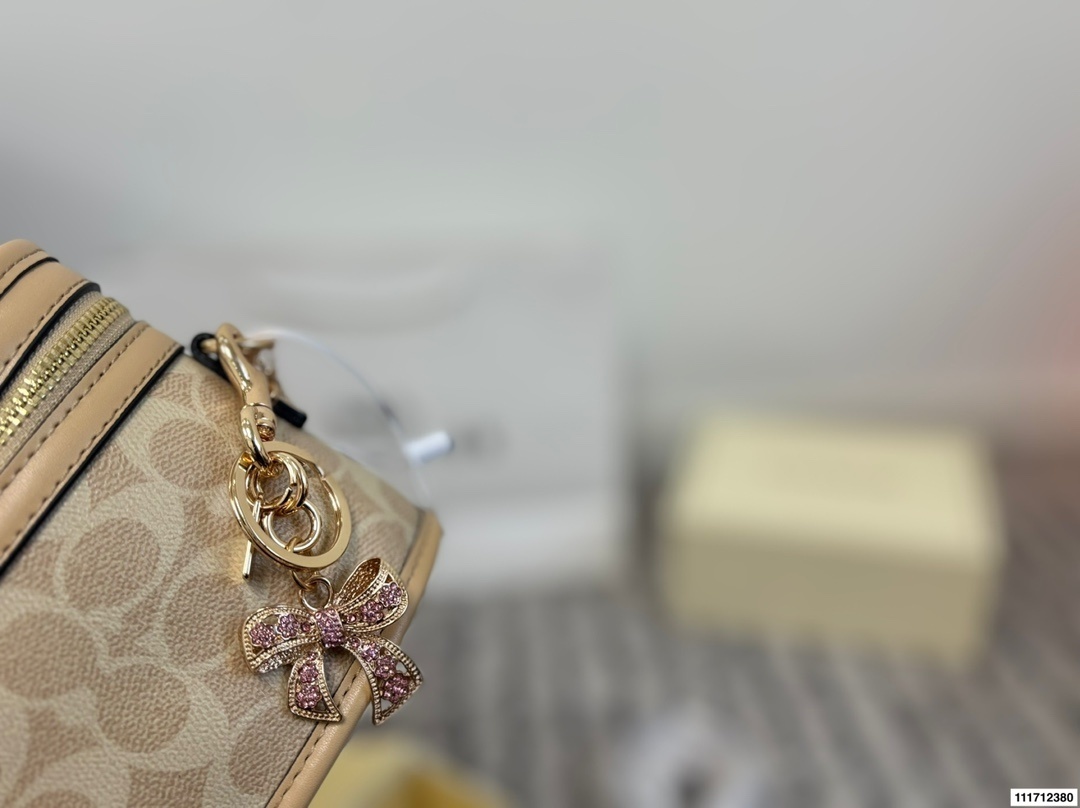 6086-59.8$-COACH gallery