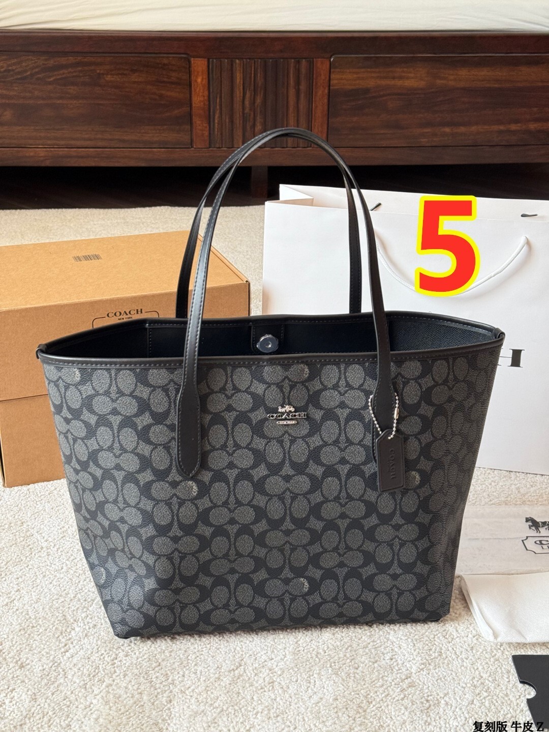 6087-62$-COACH gallery