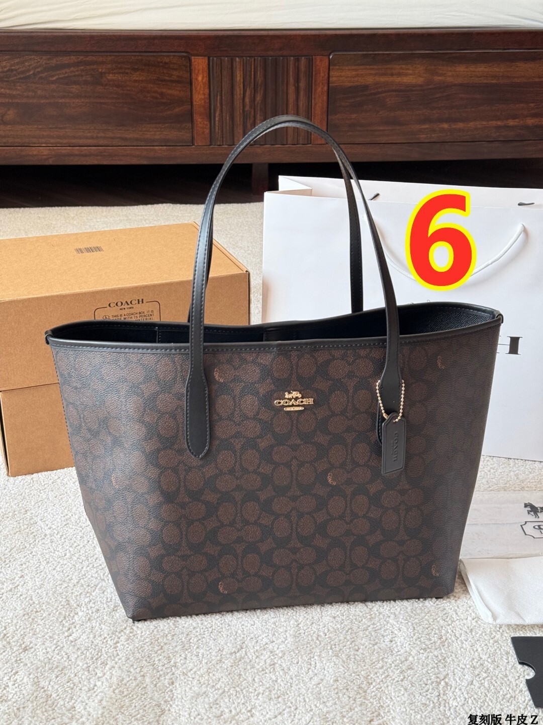 6087-62$-COACH gallery