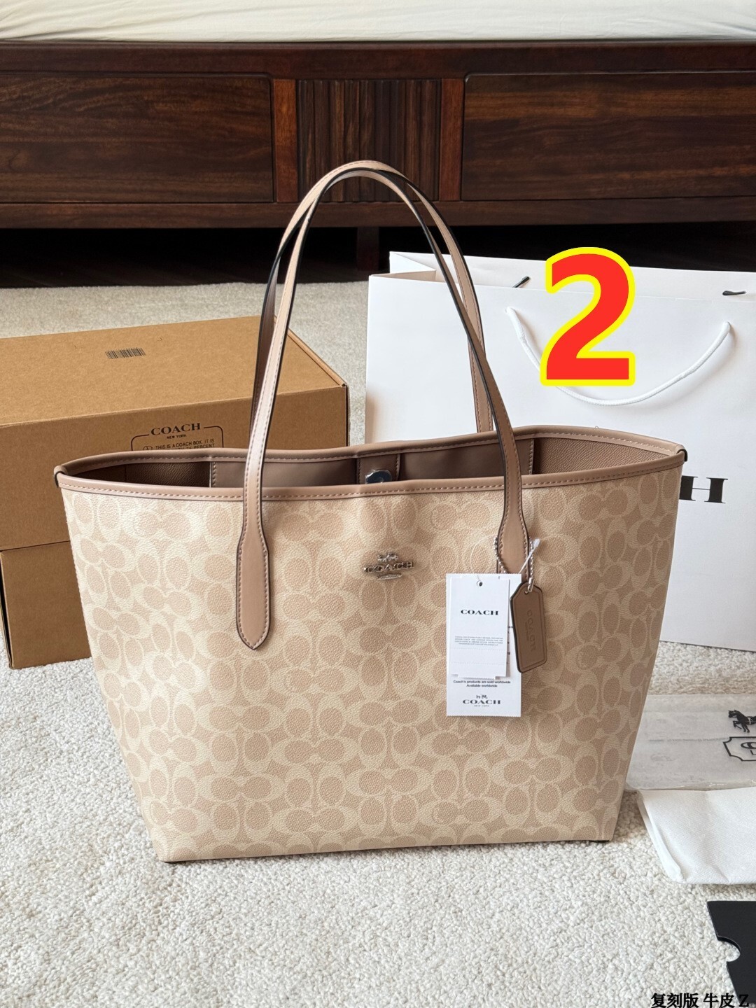 6087-62$-COACH gallery