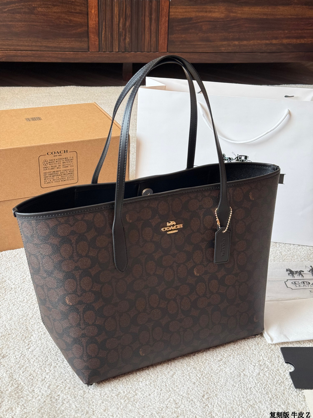 6087-62$-COACH gallery