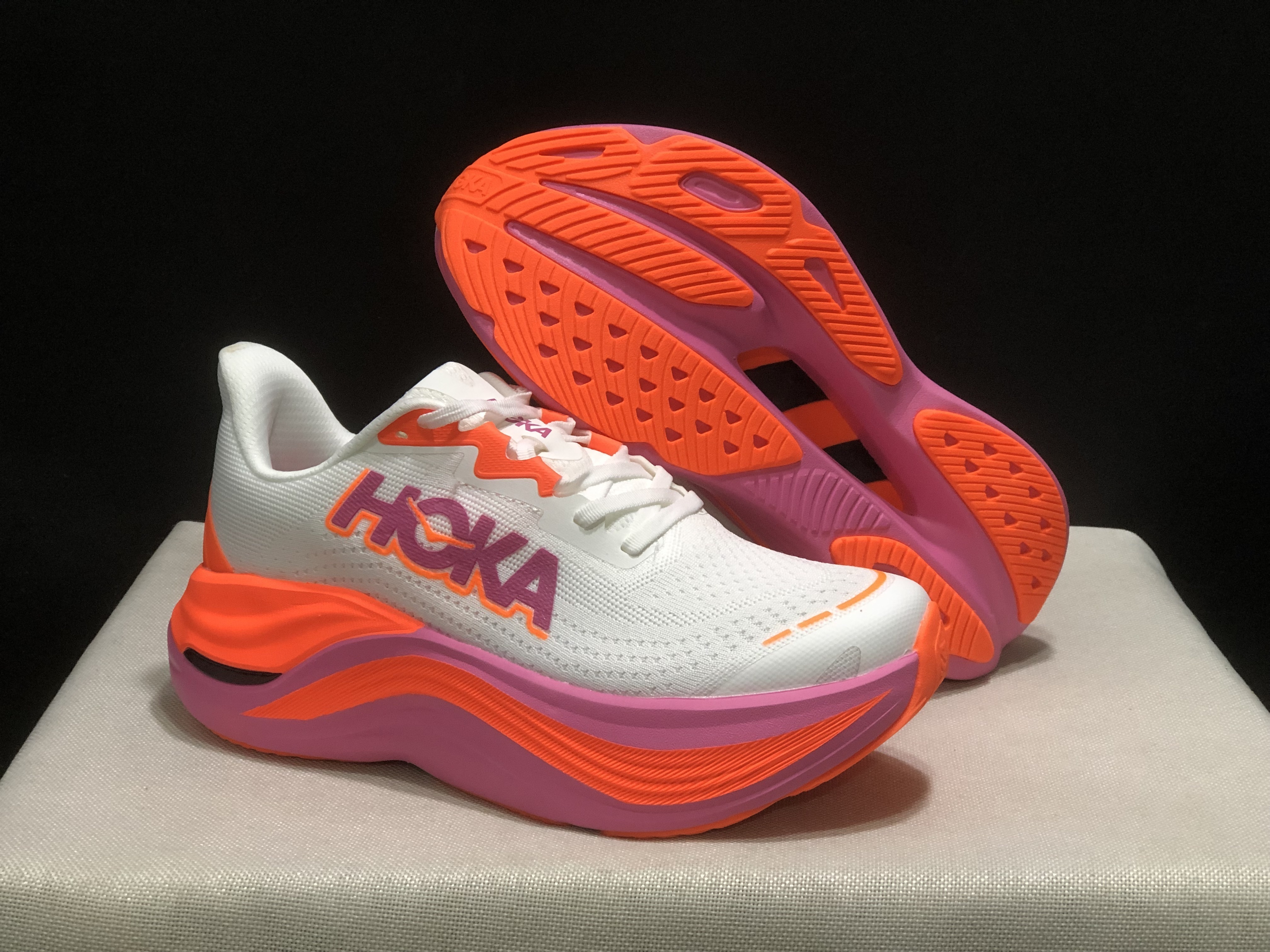 6099-62.88$-HOKA gallery