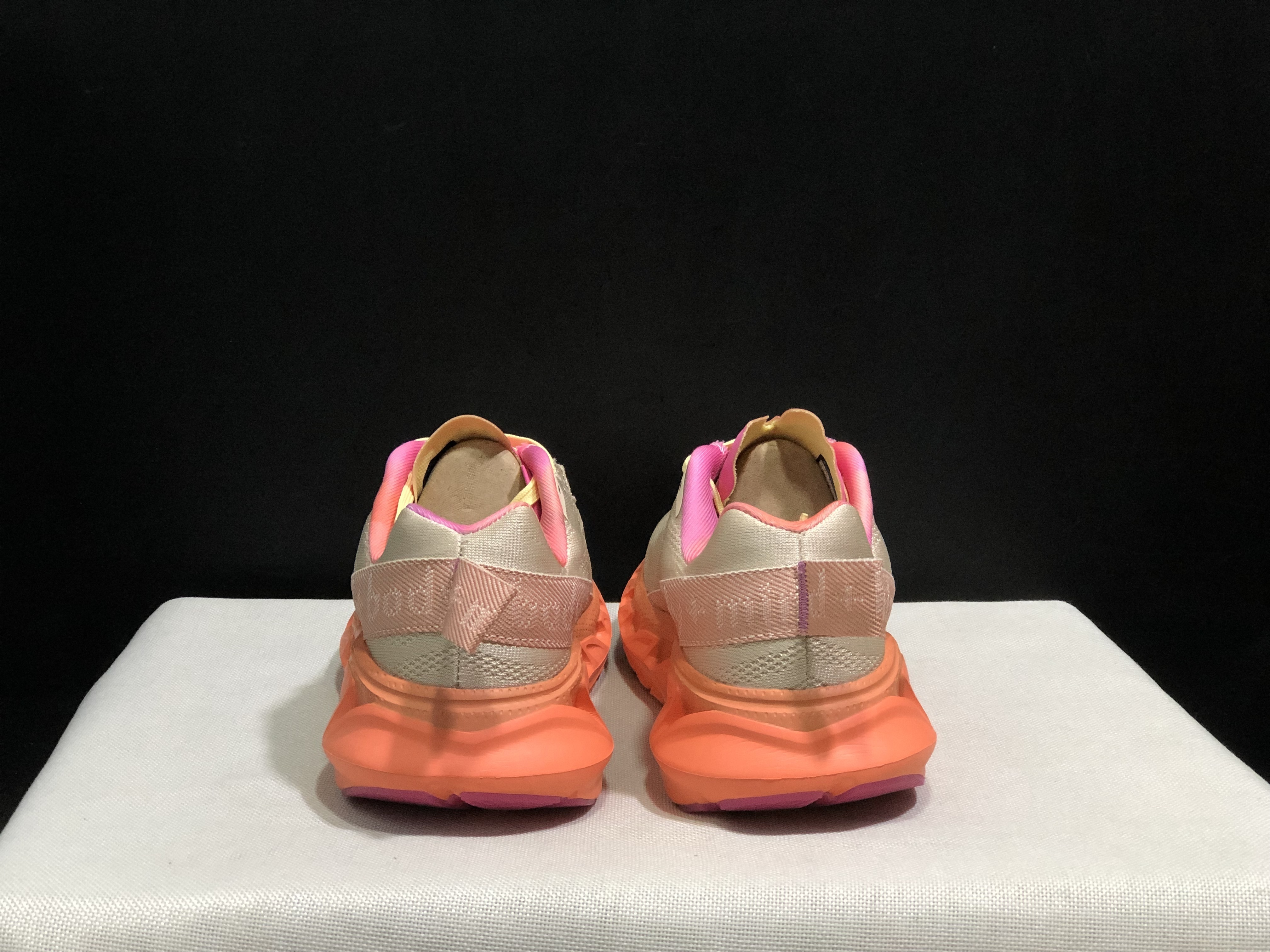 6106-64.66$-HOKA gallery