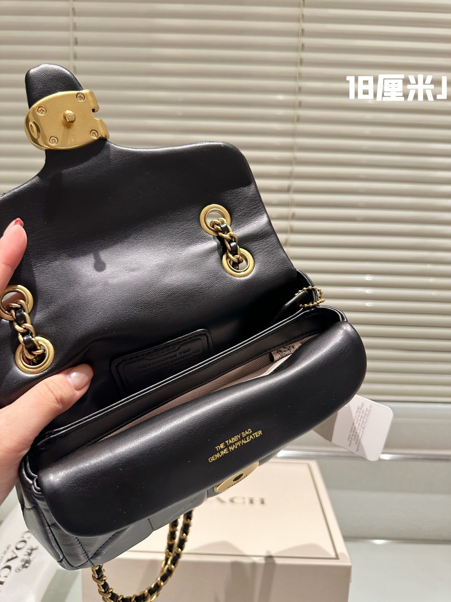 6143-69.8$-COACH gallery