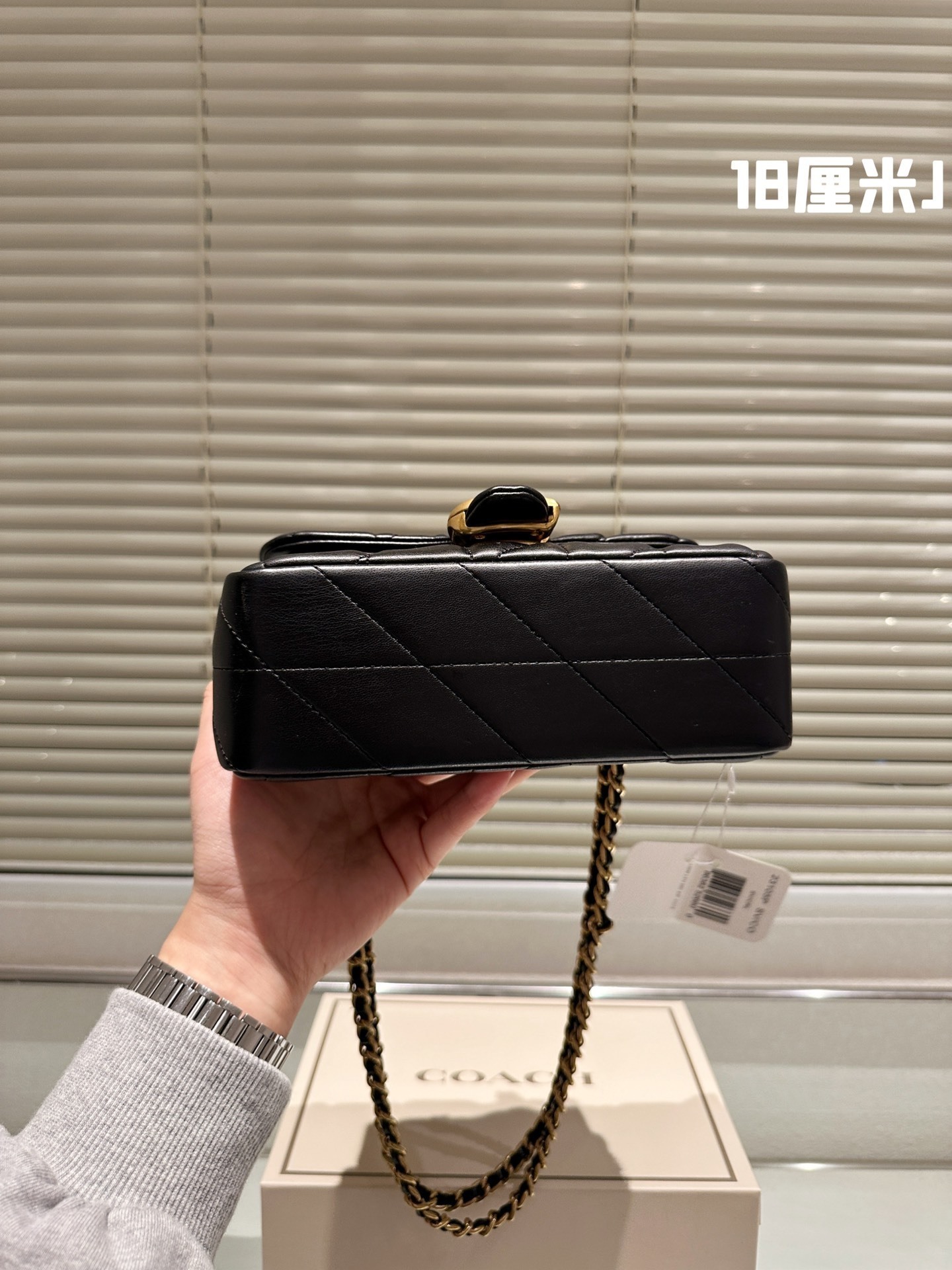 6143-69.8$-COACH gallery