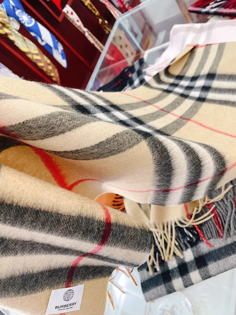 XX3893-28.88-Burberry gallery