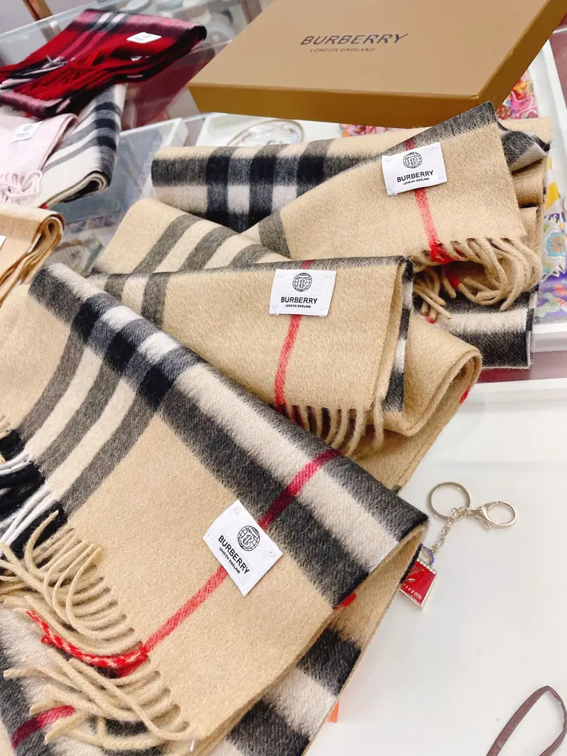 XX3893-28.88-Burberry gallery