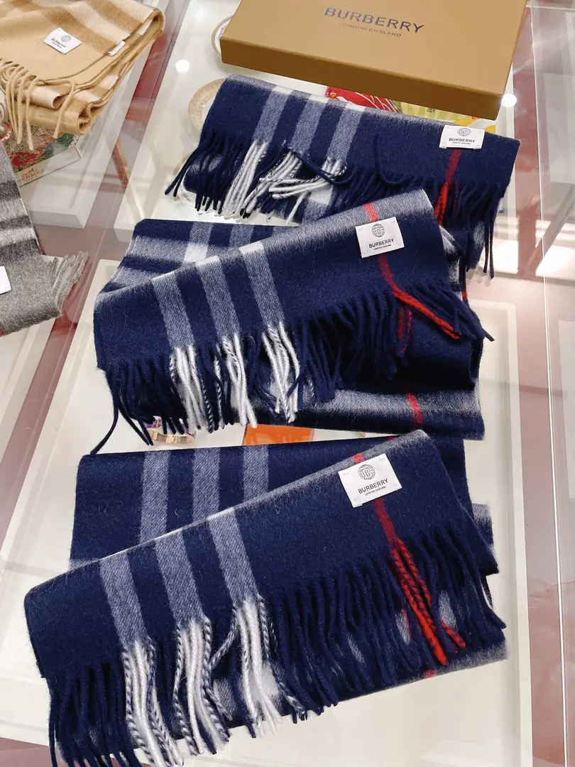 XX3893-28.88-Burberry gallery