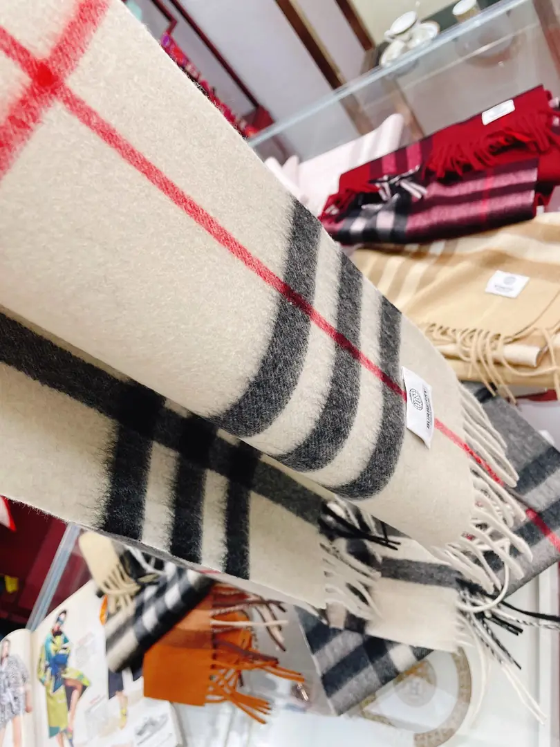 XX3893-28.88-Burberry gallery