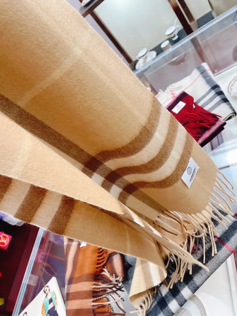 XX3893-28.88-Burberry gallery