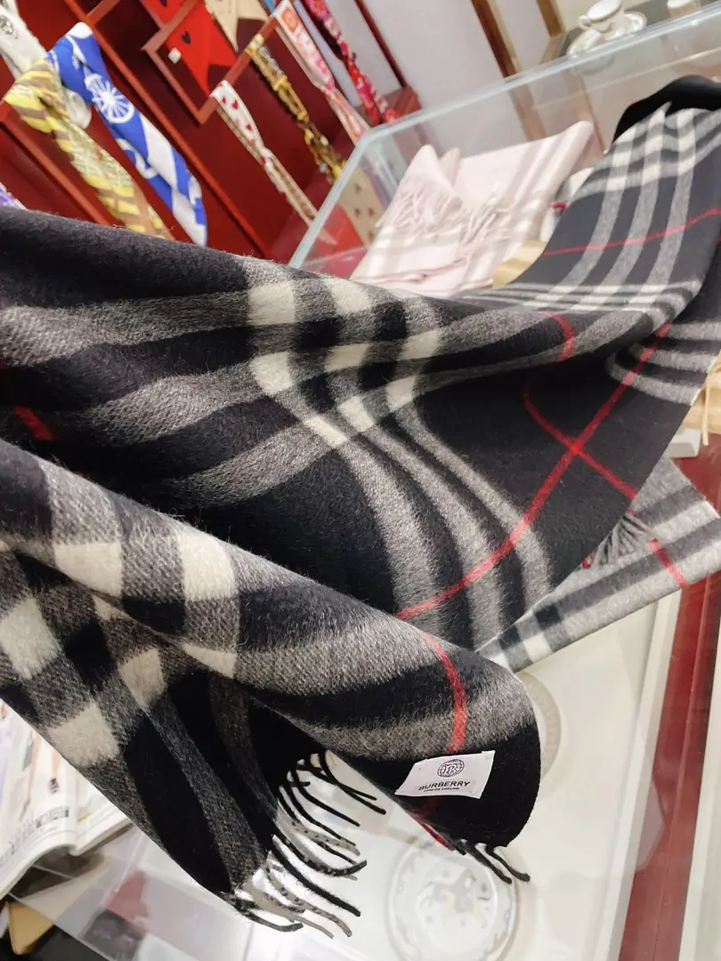 XX3893-28.88-Burberry gallery