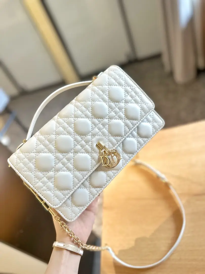 code-4601-65$-dior gallery