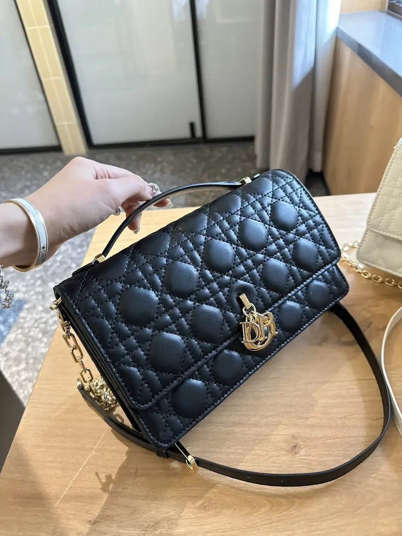 code-4601-65$-dior gallery