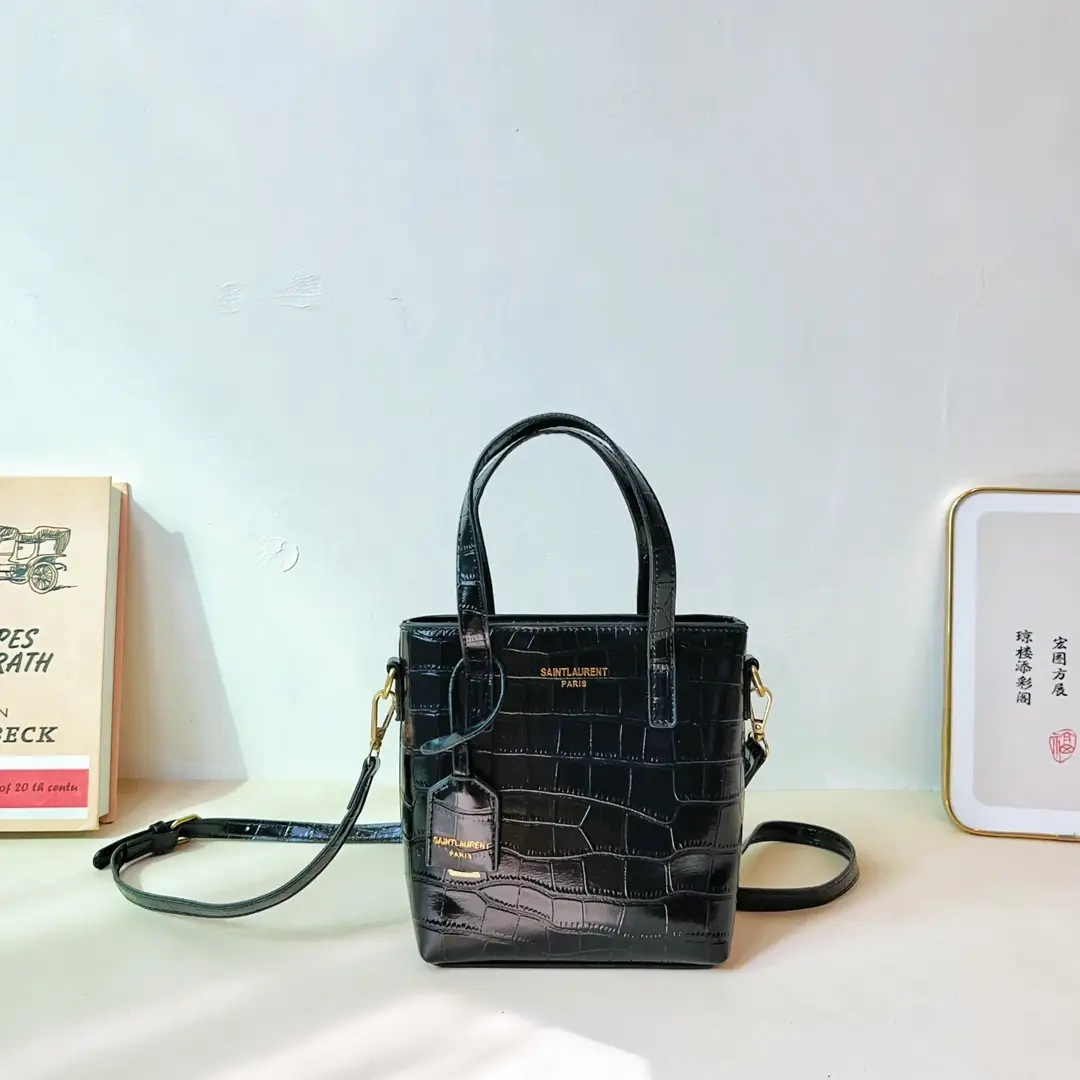 KING1463  Saint   95$ gallery