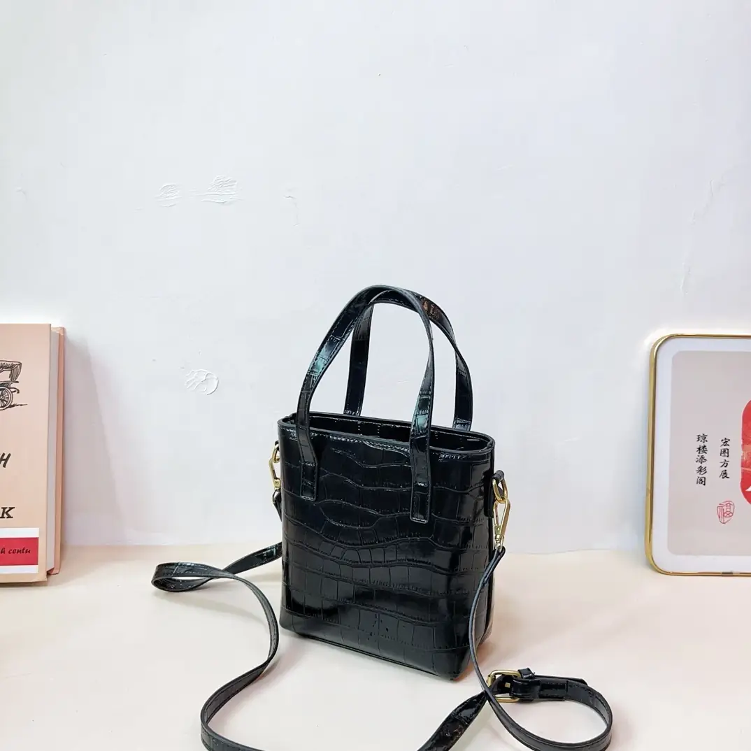 KING1463  Saint   95$ gallery