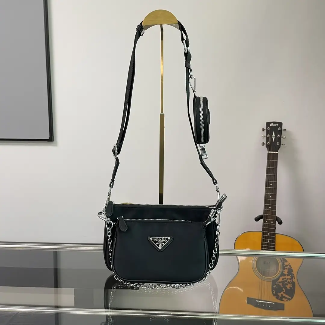 KING1469  Prada   95$ gallery