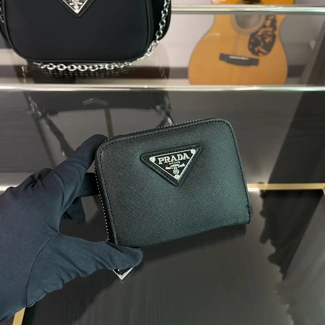 KING1469  Prada   95$ gallery