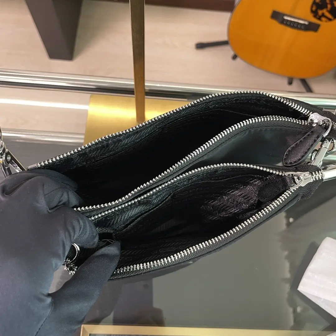 KING1469  Prada   95$ gallery