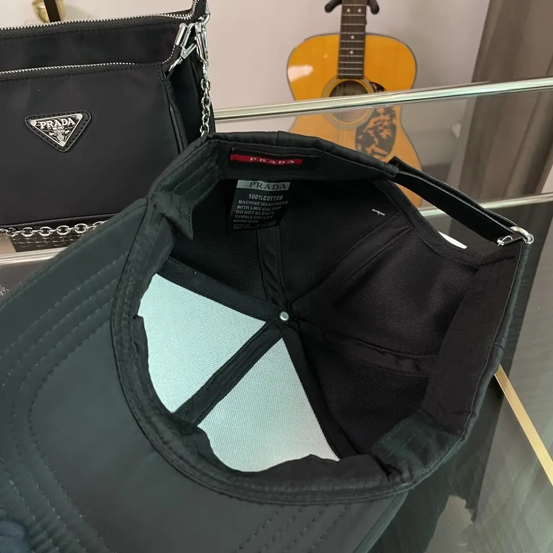 KING1469  Prada   95$ gallery