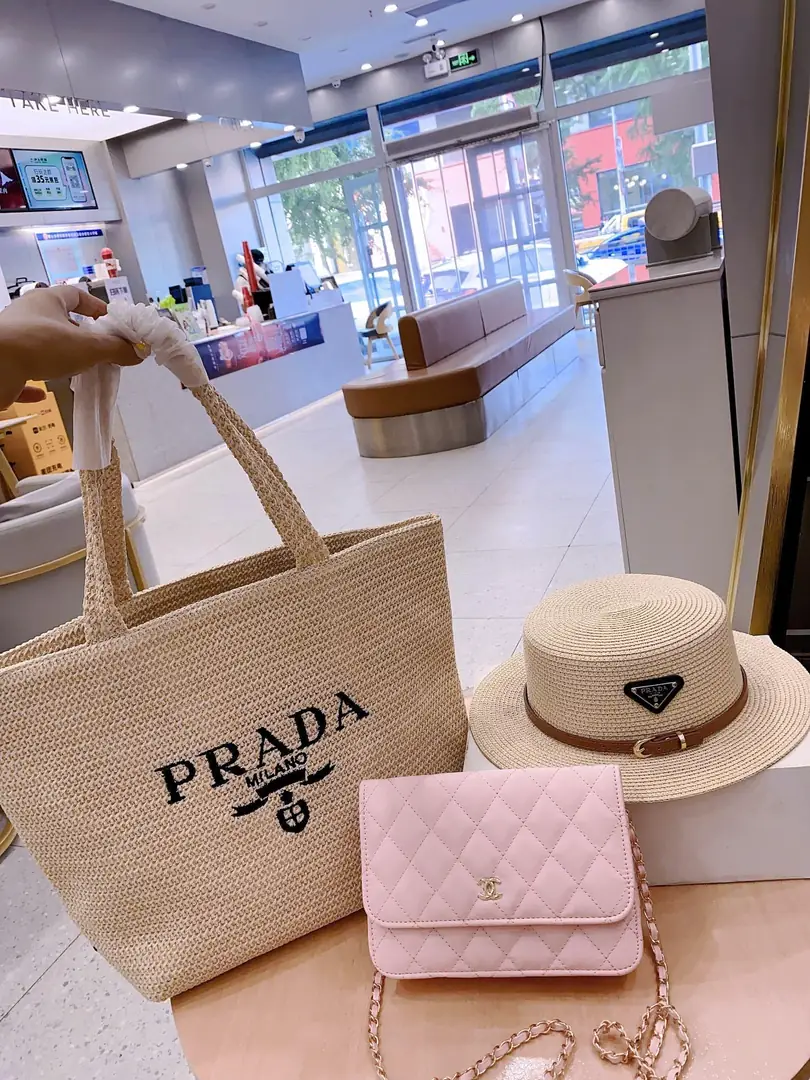 KING1470    Prada   95$ gallery