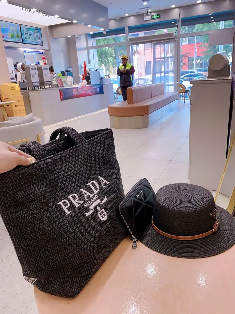 KING1470    Prada   95$ gallery