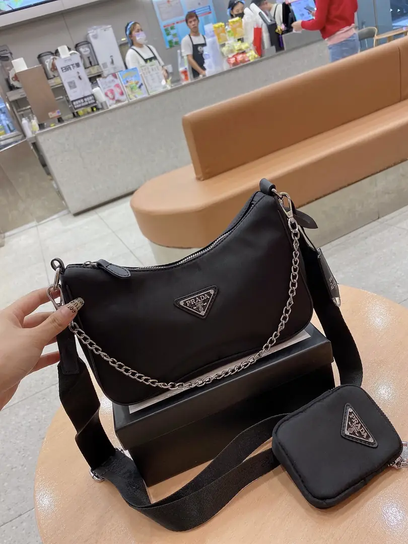 KING1471  Prada  89$ gallery