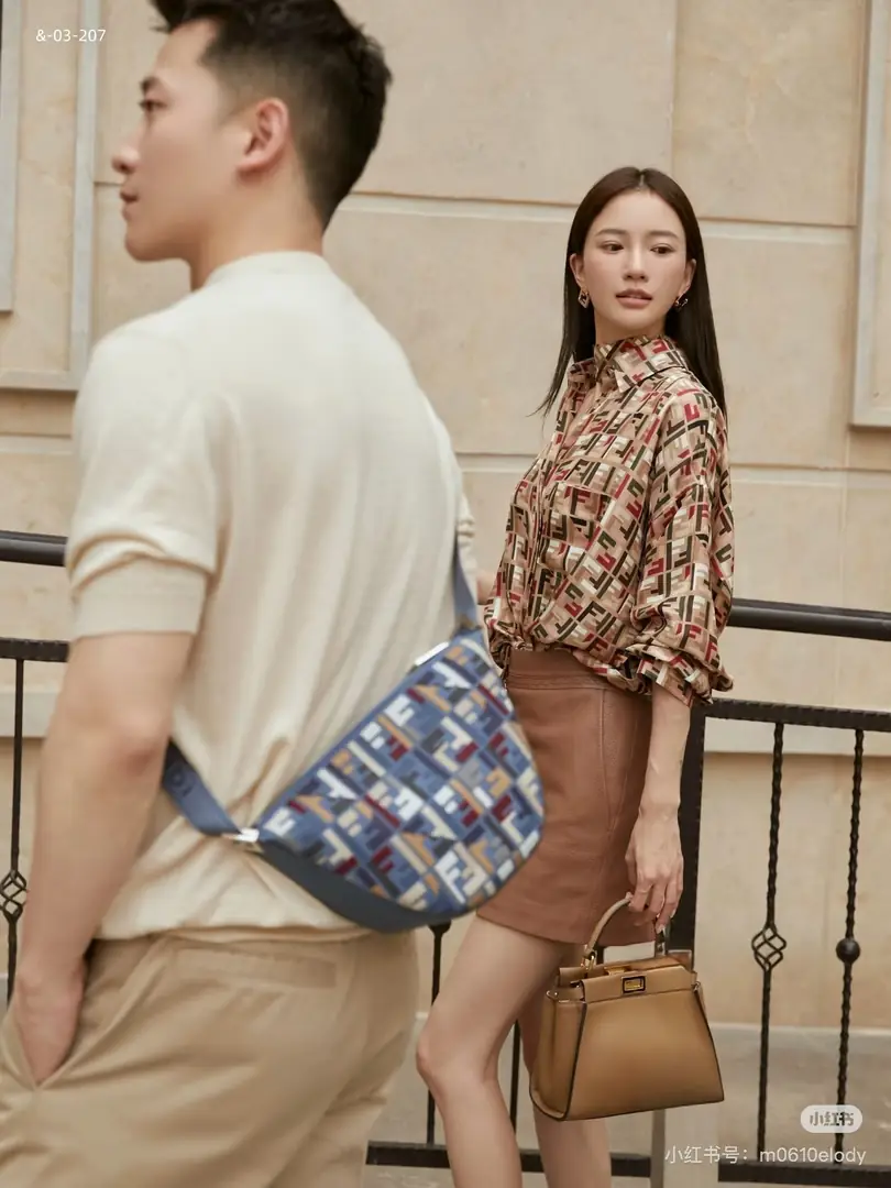 KNG6092  FENDI  65$ gallery