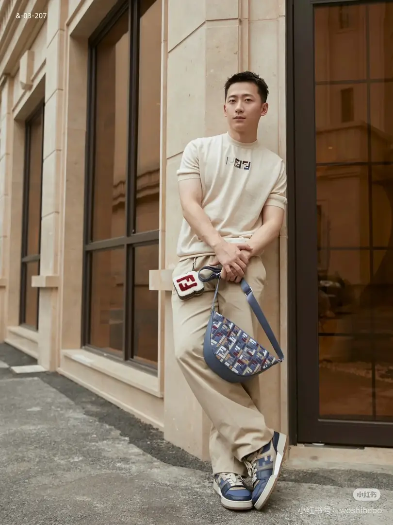 KNG6092  FENDI  65$ gallery