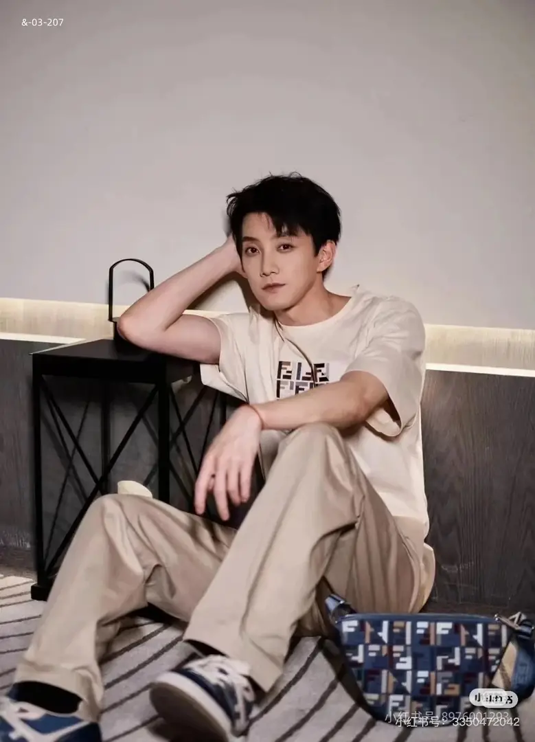 KNG6092  FENDI  65$ gallery