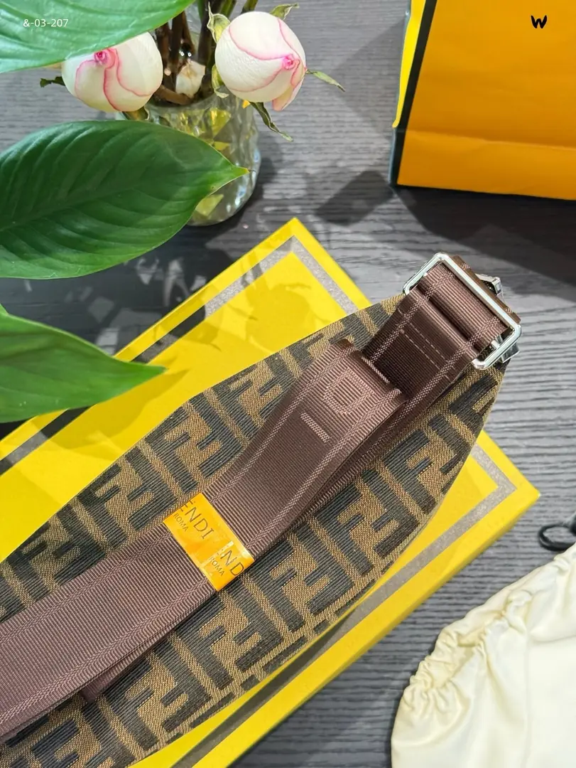 KNG6092  FENDI  65$ gallery