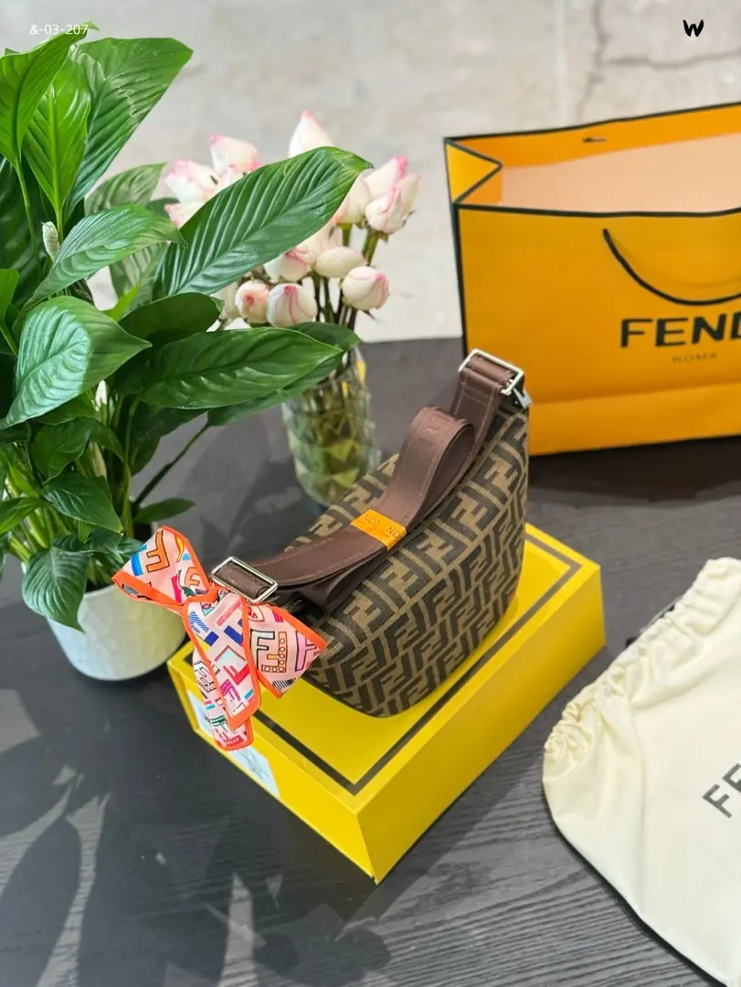 KNG6092  FENDI  65$ gallery