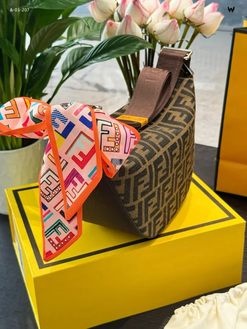 KNG6092  FENDI  65$ gallery