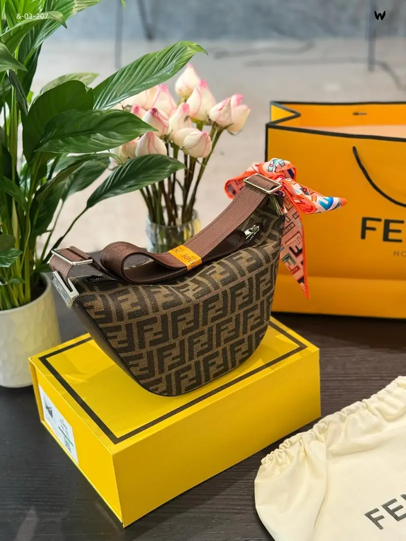 KNG6092  FENDI  65$ gallery