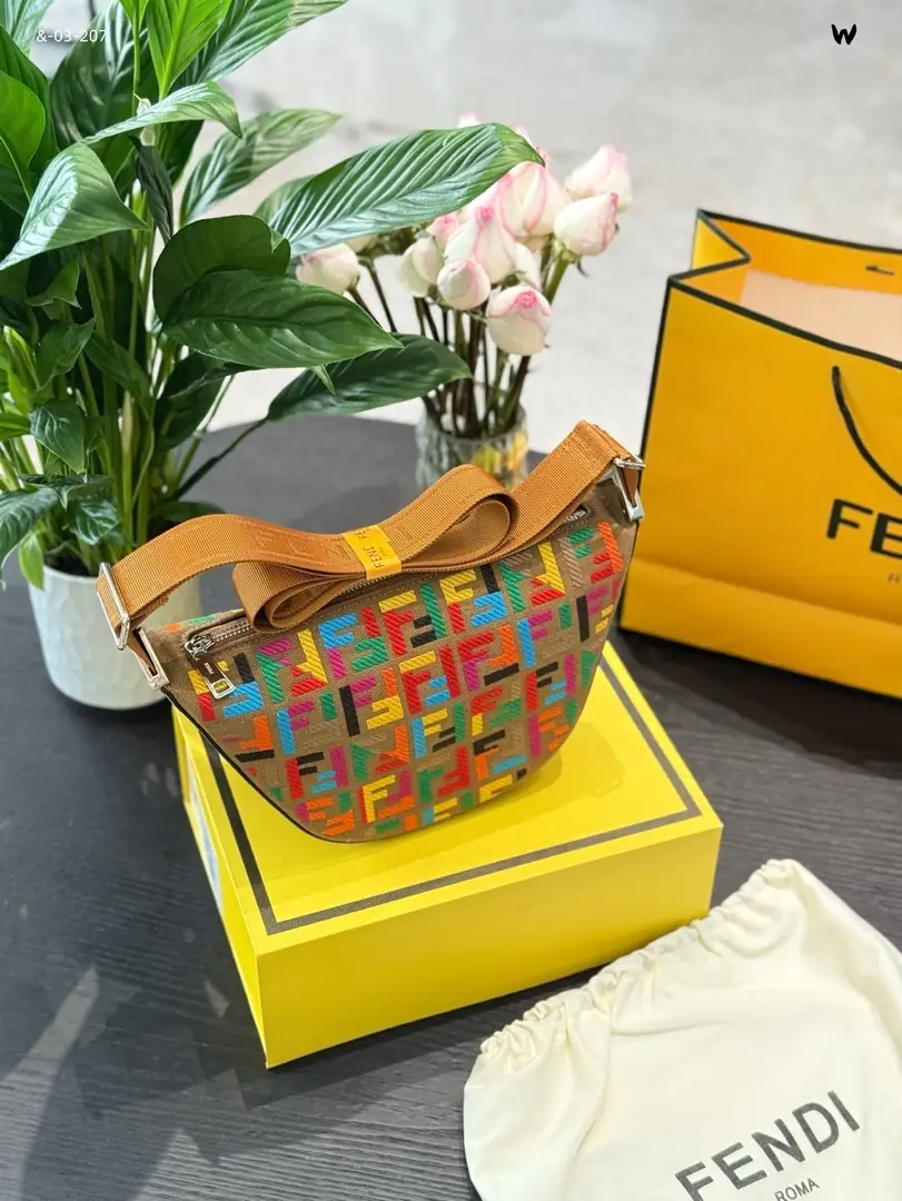 KNG6092  FENDI  65$ gallery