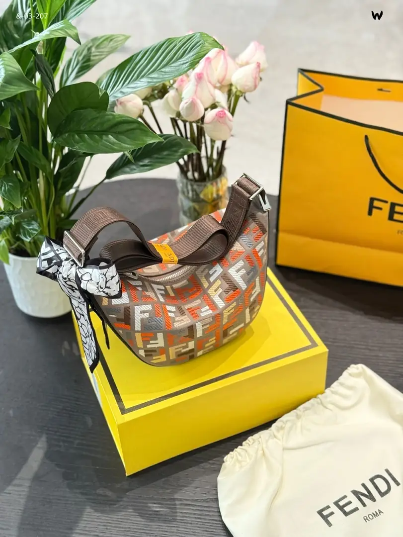 KNG6092  FENDI  65$ gallery