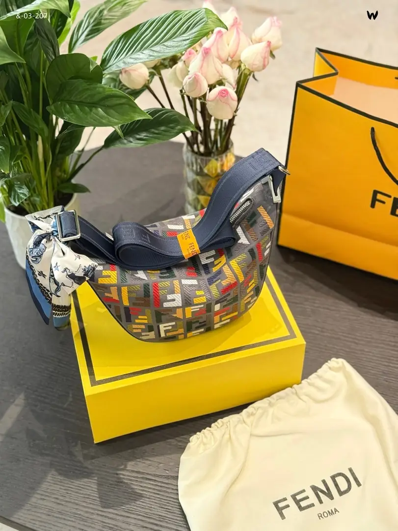 KNG6092  FENDI  65$ gallery