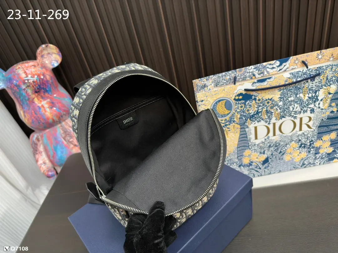 KNG7107  DIOR  85$ gallery
