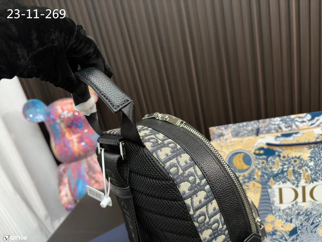 KNG7107  DIOR  85$ gallery