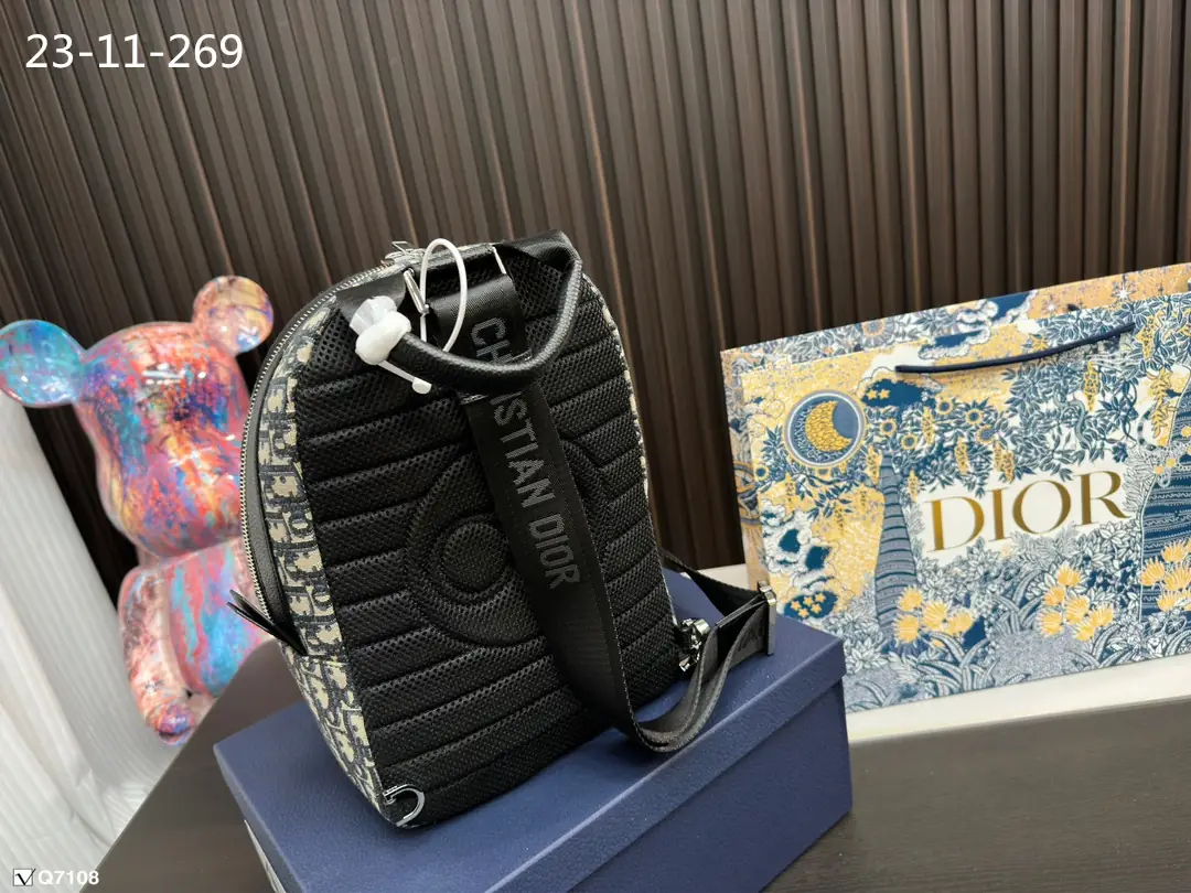KNG7107  DIOR  85$ gallery