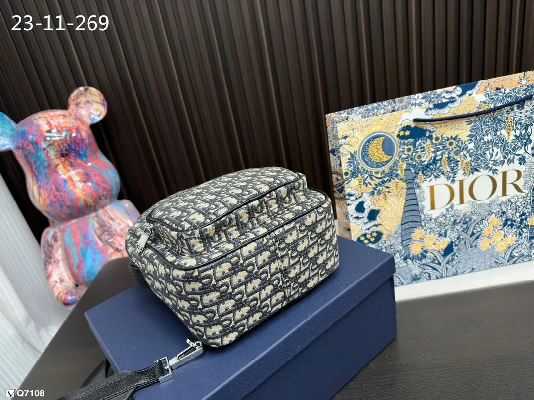 KNG7107  DIOR  85$ gallery