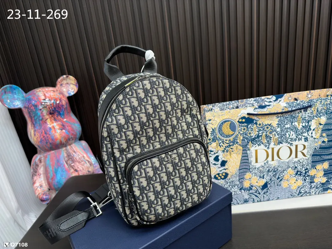 KNG7107  DIOR  85$ gallery