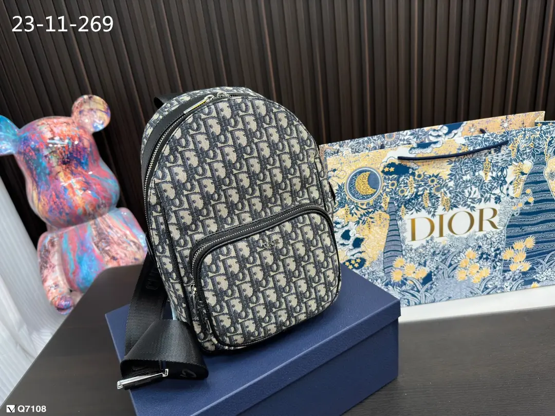 KNG7107  DIOR  85$ gallery
