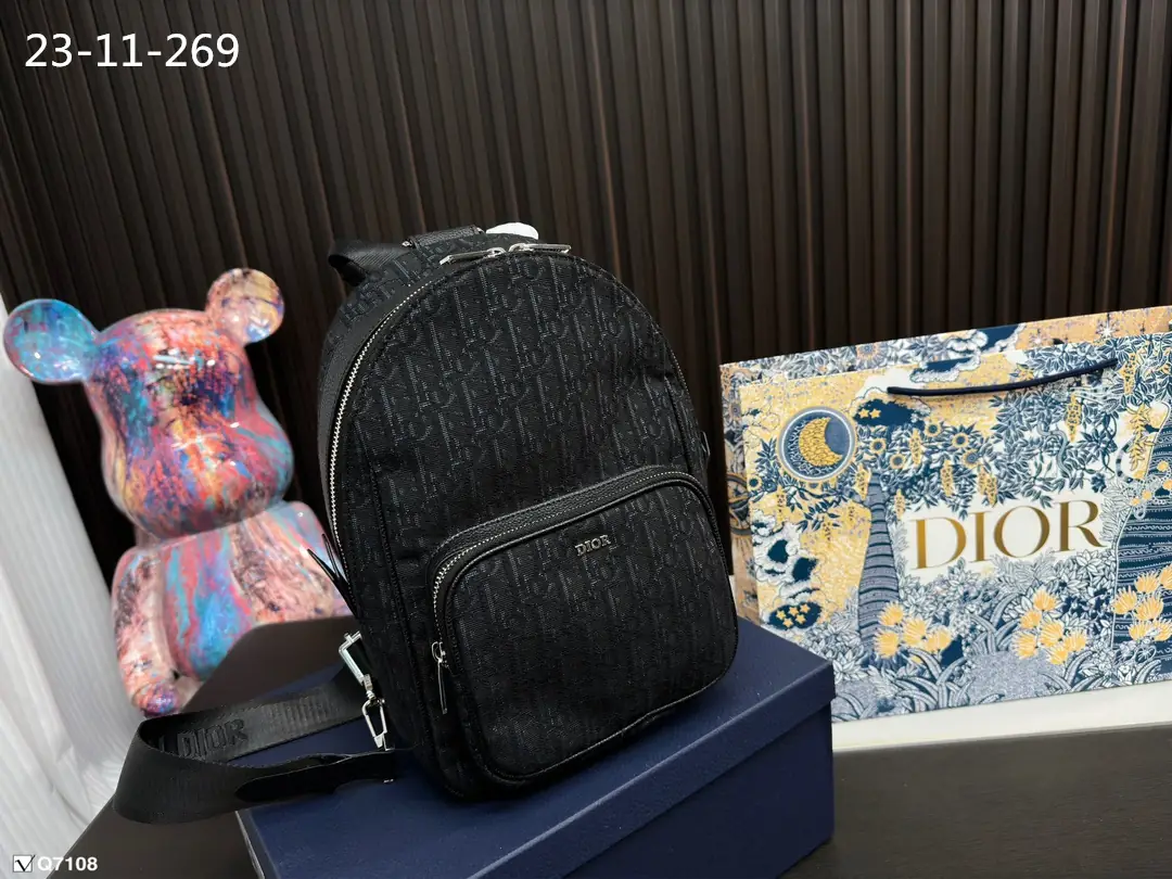 KNG7107  DIOR  85$ gallery